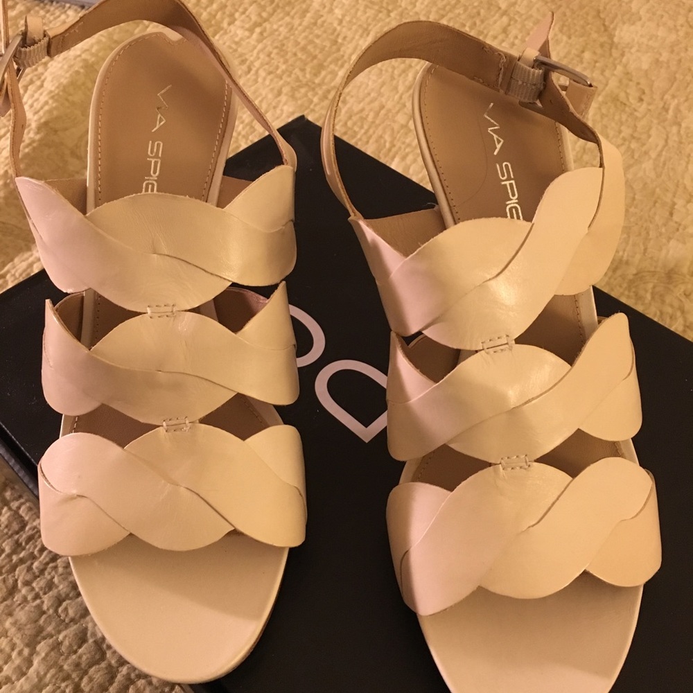 NWOT Beige Via Spiga Vero Cuoio Leather Sandal